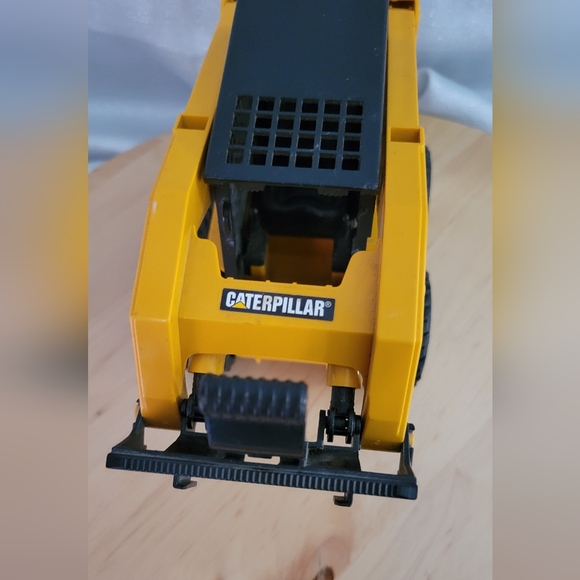 Bruder Caterpillar Skid Steer Loader Toy Figurine - Picture 11 of 16